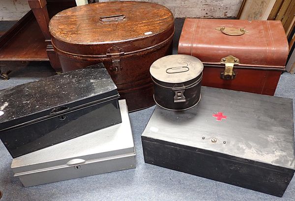 A VICTORIAN TIN OVAL HAT BOX