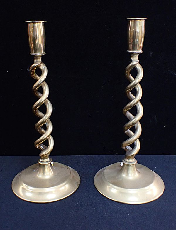 A PAIR OF 18TH/19TH CENTURY OPEN SPIRALLED BRASS CANDLESTICKS