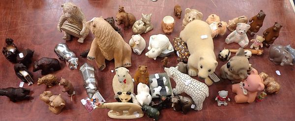 A MIXED QUANTITY OF BEAR FIGURES