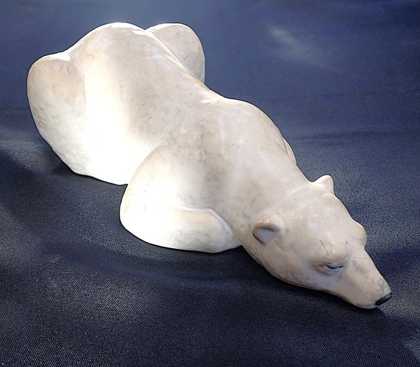 A LLADRO PORCELAIN MODEL OF A POLAR BEAR