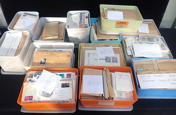 A LARGE QUANTITY OF WORLDWIDE STAMPS