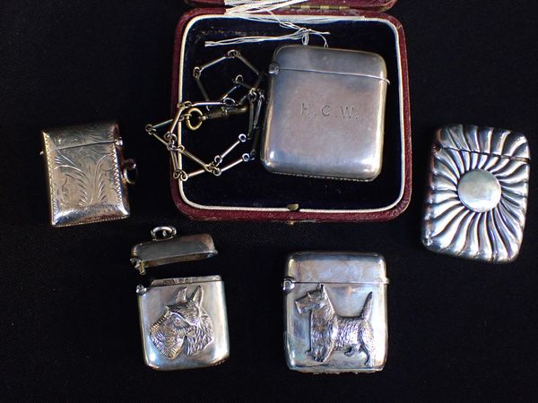 A SILVER VESTA CASE WITH SCOTTIE DOG MOTIF