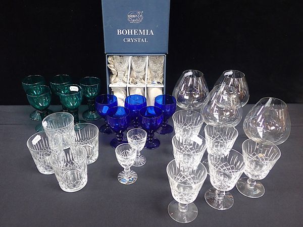 A QUANTITY OF CLEAR AND COLOURED GLASS