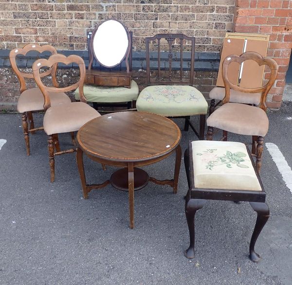 A PAIR OF HEPPLEWHITE STYLE MAHOGANY DINING CHAIRS