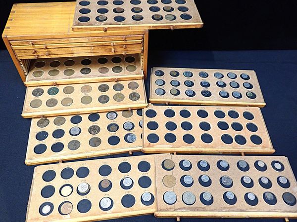 A COLLECTION OF MIXED COINS