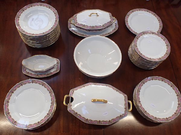 A CONTINENTAL PORCELAIN DINNER SERVICE