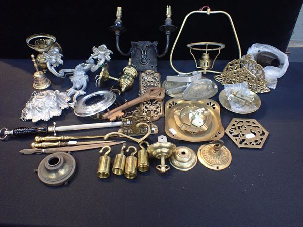 A COLLECTION OF ASSORTED METALWARE