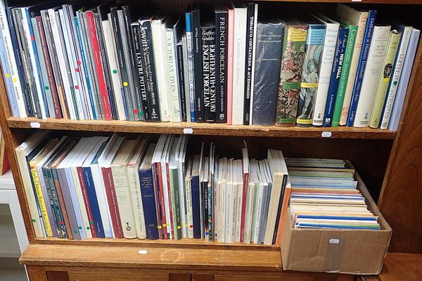 A QUANTITY OF BOOKS ON CERAMICS