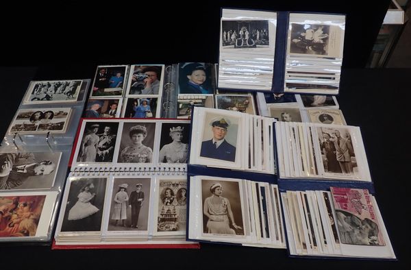 A LARGE COLLECTION OF POSTCARDS OF ROYAL FAMILY INTEREST