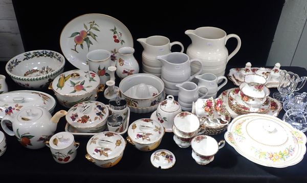A QUANTITY OF ROYAL ALBERT 'OLD COUNTRY ROSES'