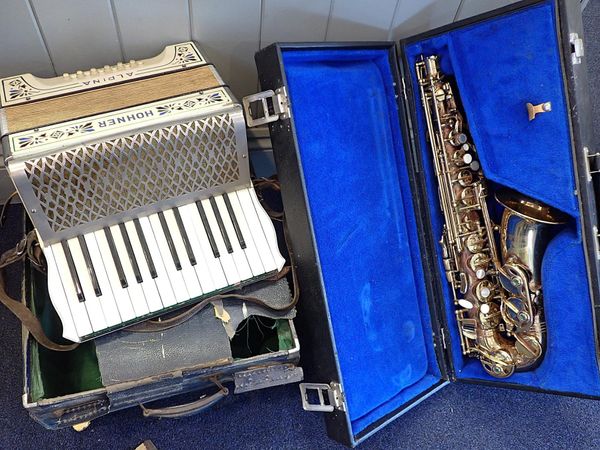 AN EARLHAM PROFESSIONAL SERIES II SAXOPHONE