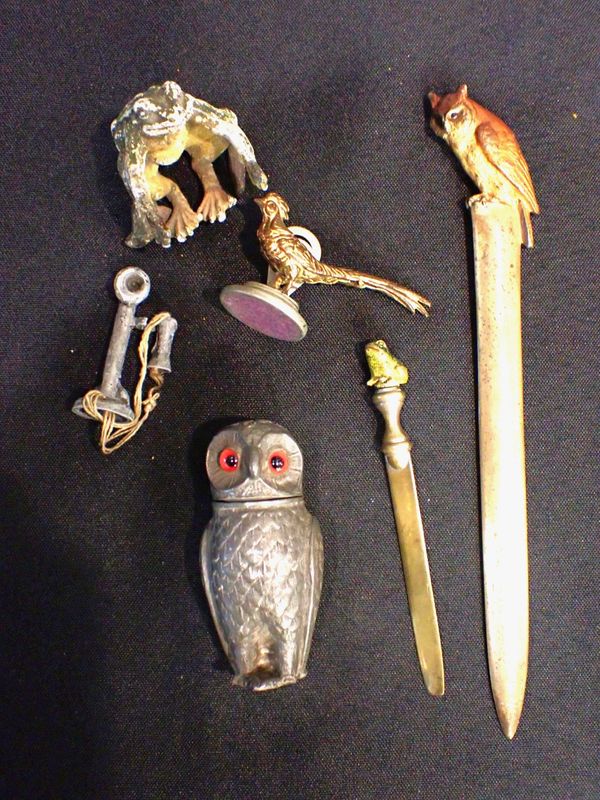 A COLD-PAINTED BRONZE OWL LETTER KNIFE