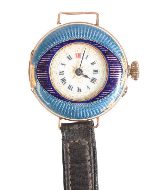 A LADY'S ANTIQUE ENAMELLED WRISTWATCH