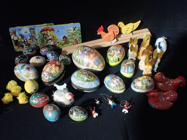 A COLLECTION OF GERMAN CARTON EASTER EGGS