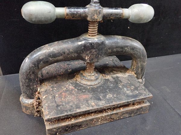 AN IRON NIPPING PRESS