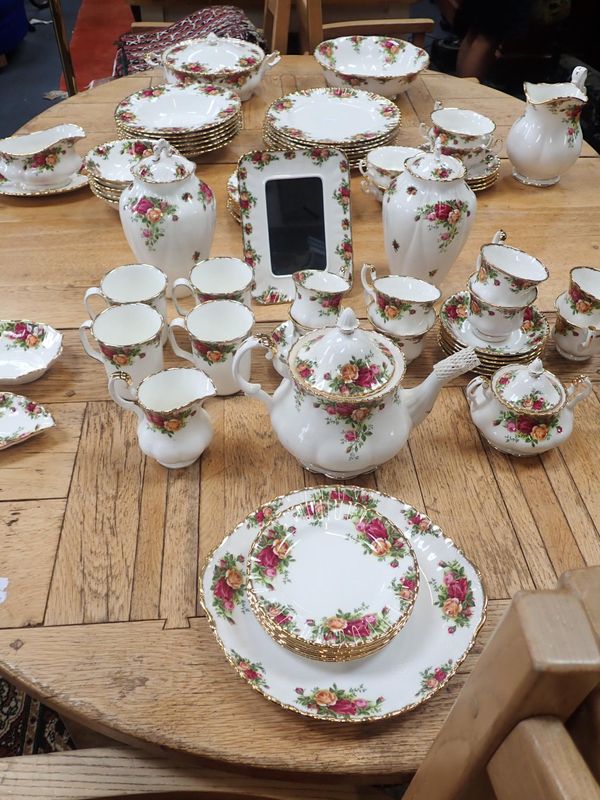 ROYAL ALBERT OLD COUNTRY ROSES