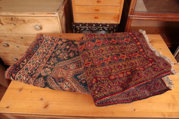 AN ANTIQUE QASHQAI RUG