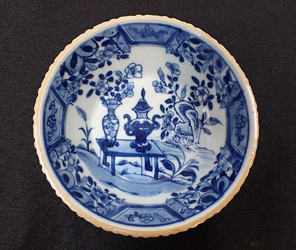 A CHINESE EXPORT SMALL DISH OR PATTY PAN