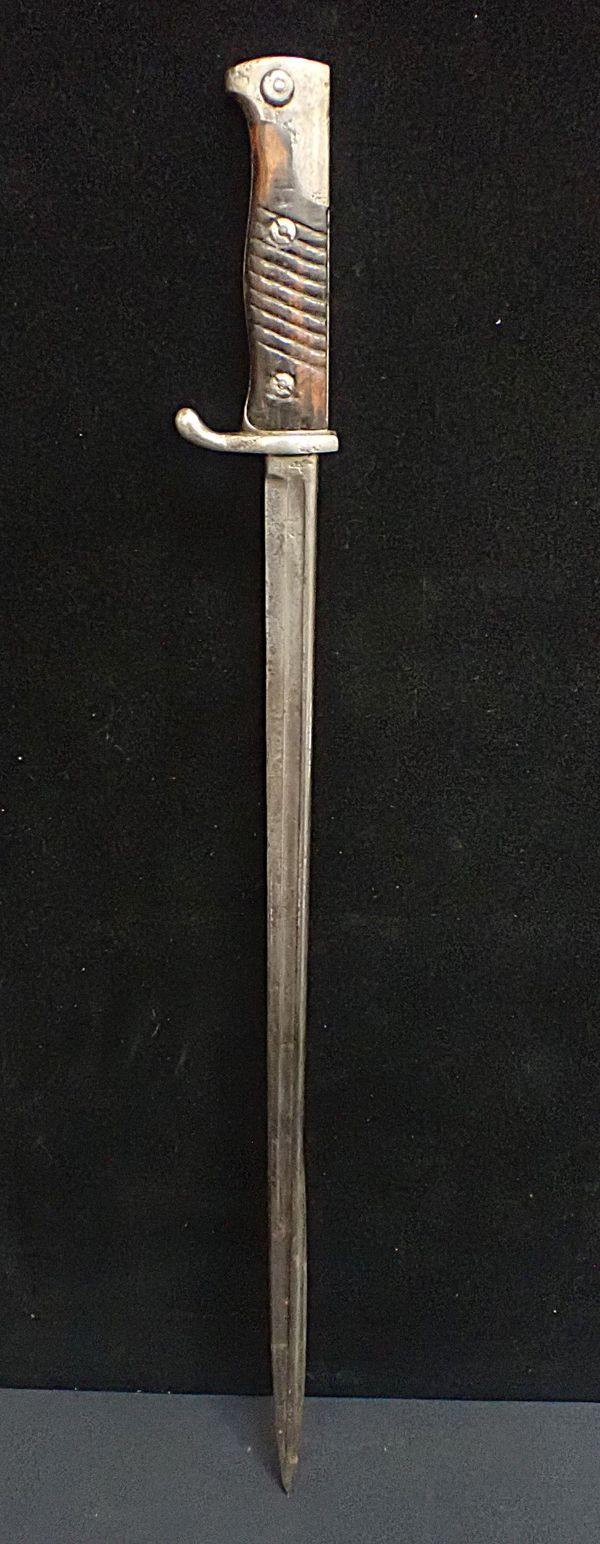 A 1904 GERMAN QUILL BACK BAYONET