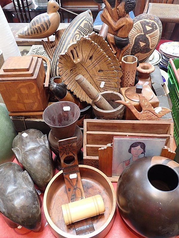 A QUANTITY OF WOODEN ITEMS