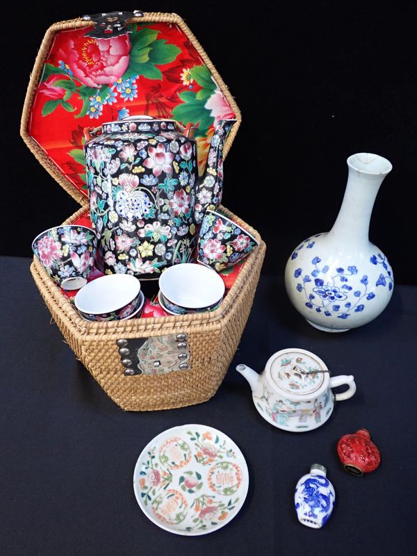 A SMALL COLLECTION OF CHINESE PORCELAIN