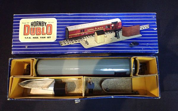 HORNBY DUBLO TPO MAIL VAN SET