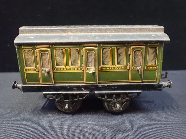 HORNBY 0 GAUGE SOUTHERN RAILWAY 4 WHEEL CLERESTORY COACH