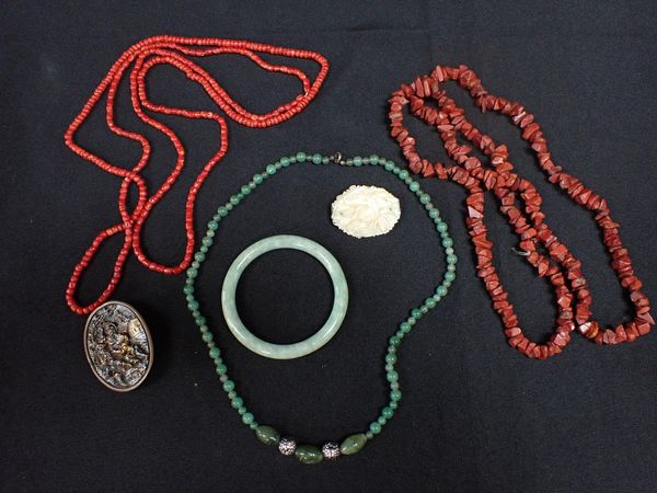 A JADE BANGLE, CORAL BEAD NECKLACE