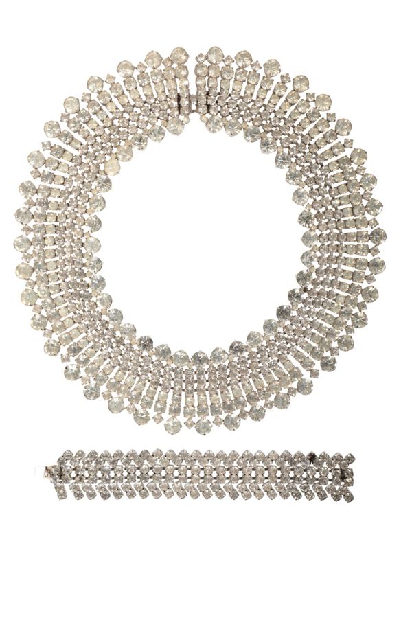 A PASTE NECKLACE AND BRACELET SUITE