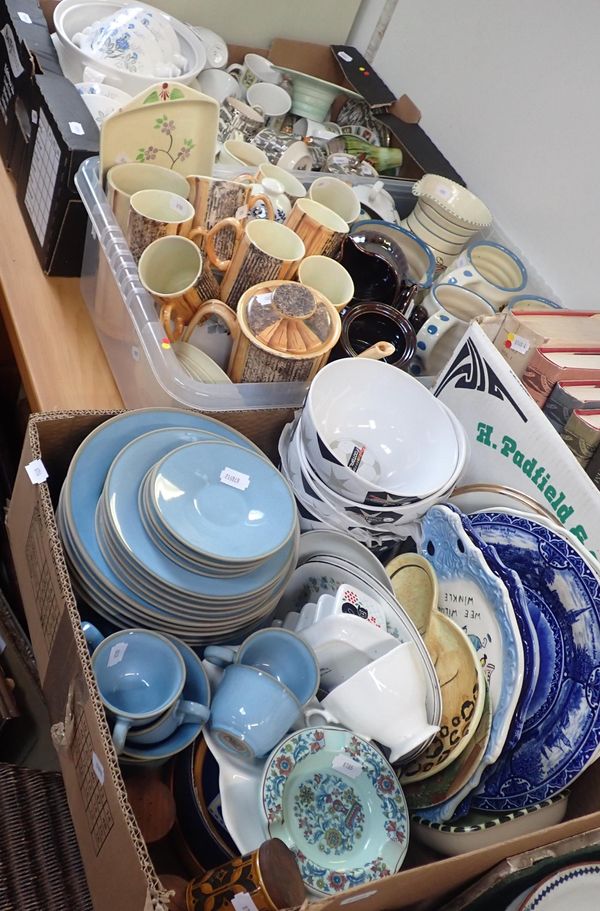 A LARGE COLLECTION OF DOMESTIC TABLEWARE