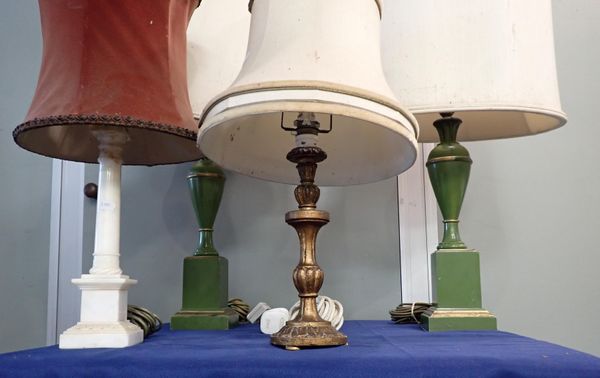 A PAIR OF ITALIAN PAINTED AND GILT WOOD TABLE LAMPS