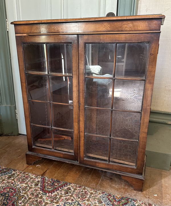 A MAHOGANY GLAZED FRONT BOOKCASE