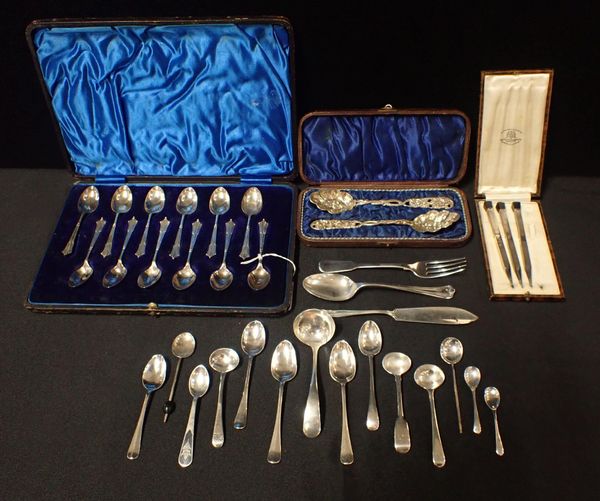 A CASED SET OF TWELVE SILVER TEASPOONS