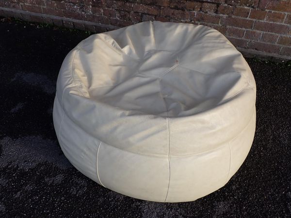 A LARGE CREAM LEATHER BEAN BAG