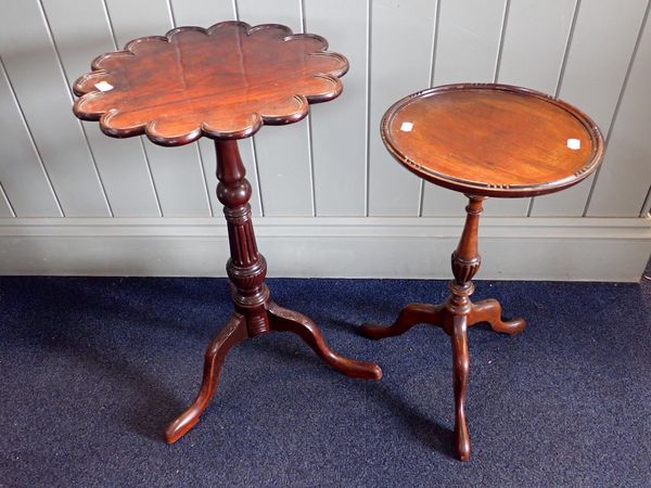 A GEORGE III STYLE MAHOGANY WINE TABLE WITH SCALLOPED TOP