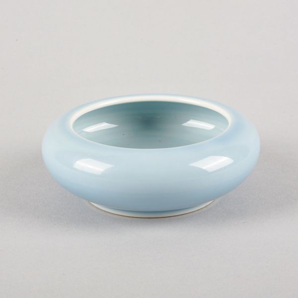 A CHINESE PORCELAIN CLAIR-DE-LUNE BRUSH WASHER