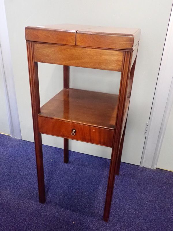 A GEORGE III MAHOGANY WASHSTAND