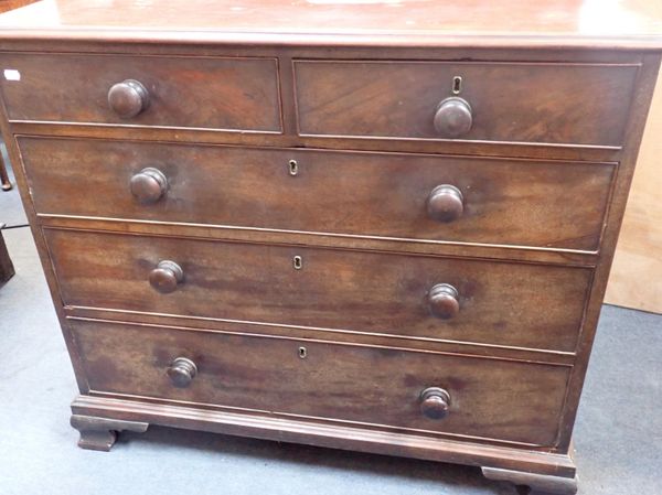 A 19th CENTURY MAHOGANY CHEST OF DRAWERS