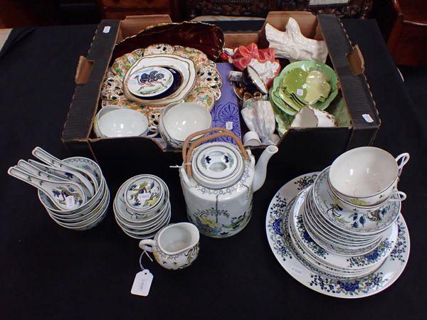 A WEDGWOOD RICHARD GUYATT 1981 ROYAL WEDDING PLATE