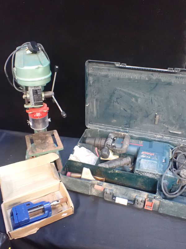 A NUTOOL 5 SPEED DRILL PRESS