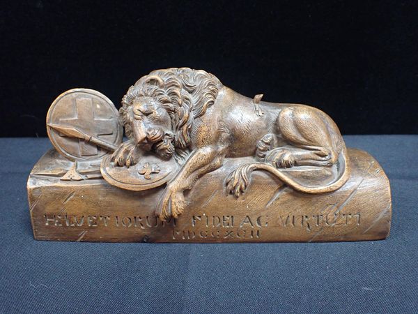 A CARVED WOODEN 'LION OF LUCERNE'