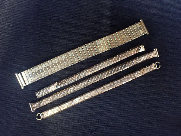 A 9CT GOLD ON METAL CORE WATCH STRAP