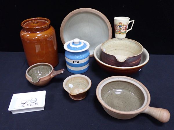 A 'CORNISHWARE' TEA CANNISTER BY T.G. GREEN