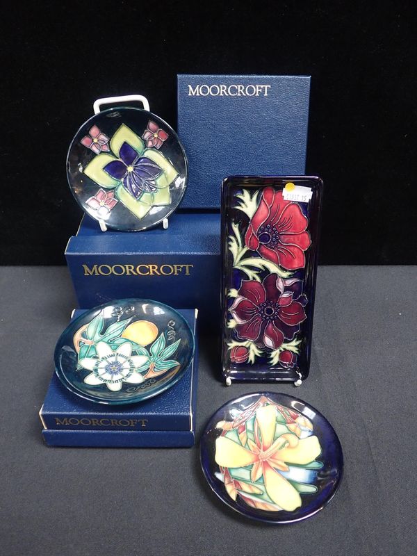 MOORCROFT: AN ANEMONE PATTERN PIN TRAY
