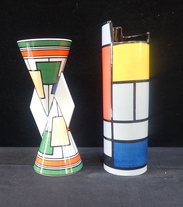 WEDGWOOD CIRCLES & SQUARES CLARICE CLIFF VASE