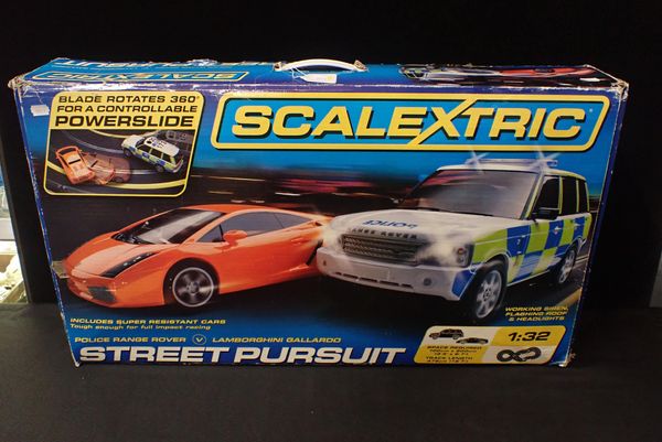 BOXED SCALEXTRIC 'STREET PURSUIT' SET