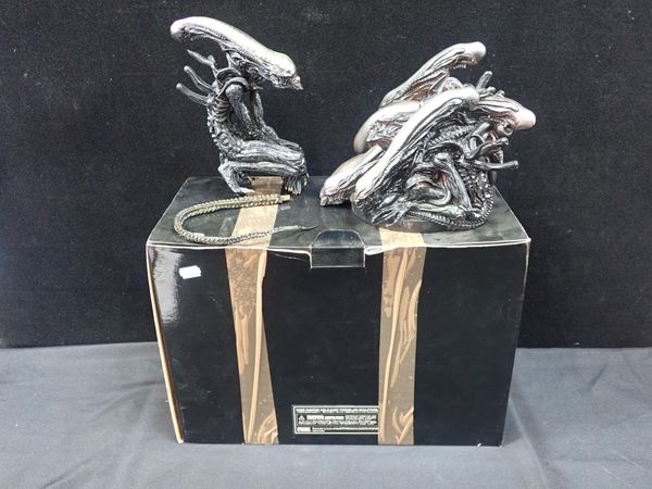 FEWTURES MODELS ALIEN PILE STATUE