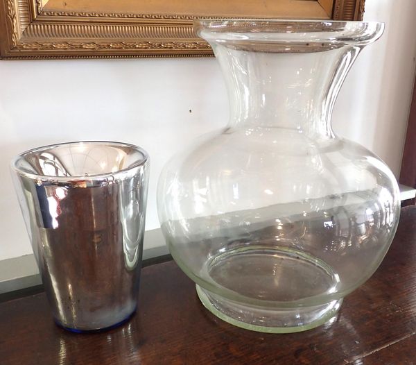 A LARGE GLASS VASE, POSSIBLY A LEECH JAR