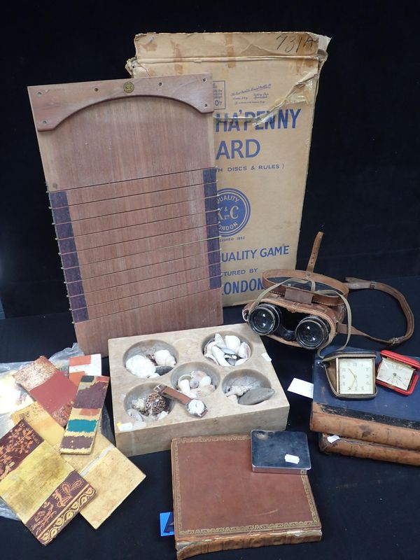 A WOODEN FIVE COMPARTMENT CASH TRAY