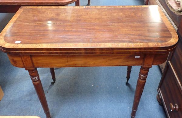 AN EARLY VICTORIAN MAHOGANY AND CROSSBANDED CARD TABLE